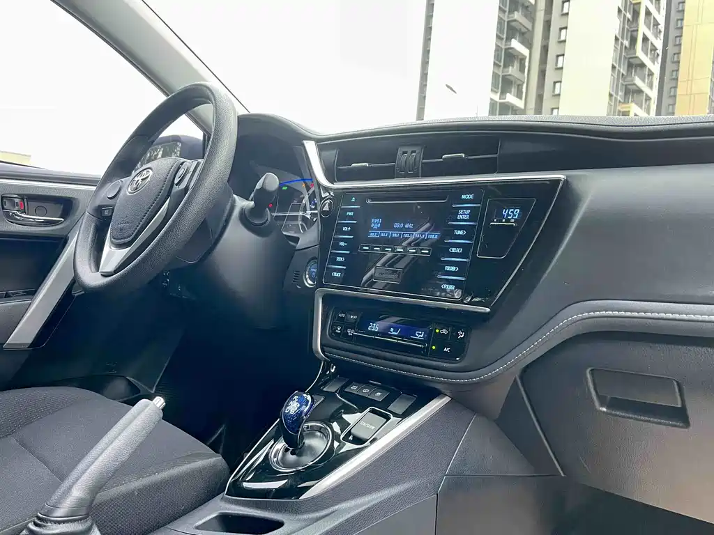Toyota Corolla Hybrid — фото 18