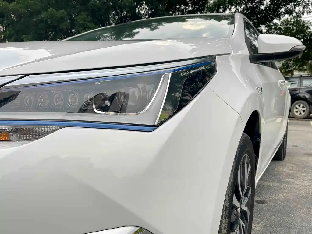 Toyota Corolla Hybrid — фото 4