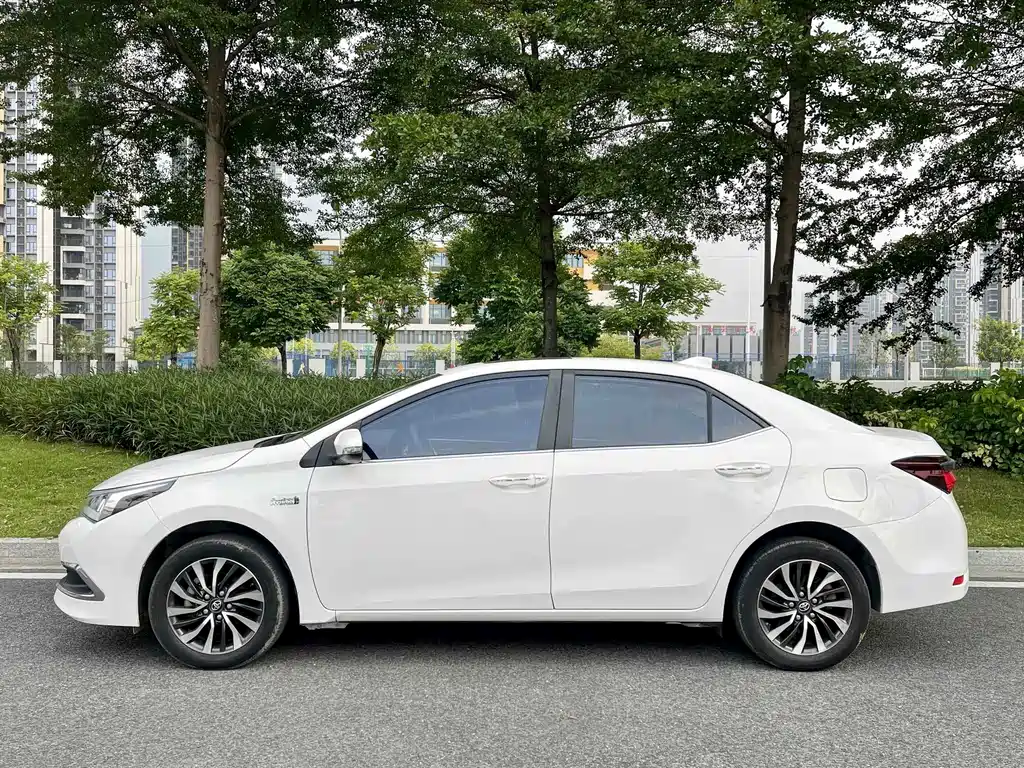 Toyota Corolla Hybrid — фото 5