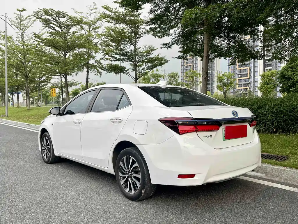Toyota Corolla Hybrid — фото 6