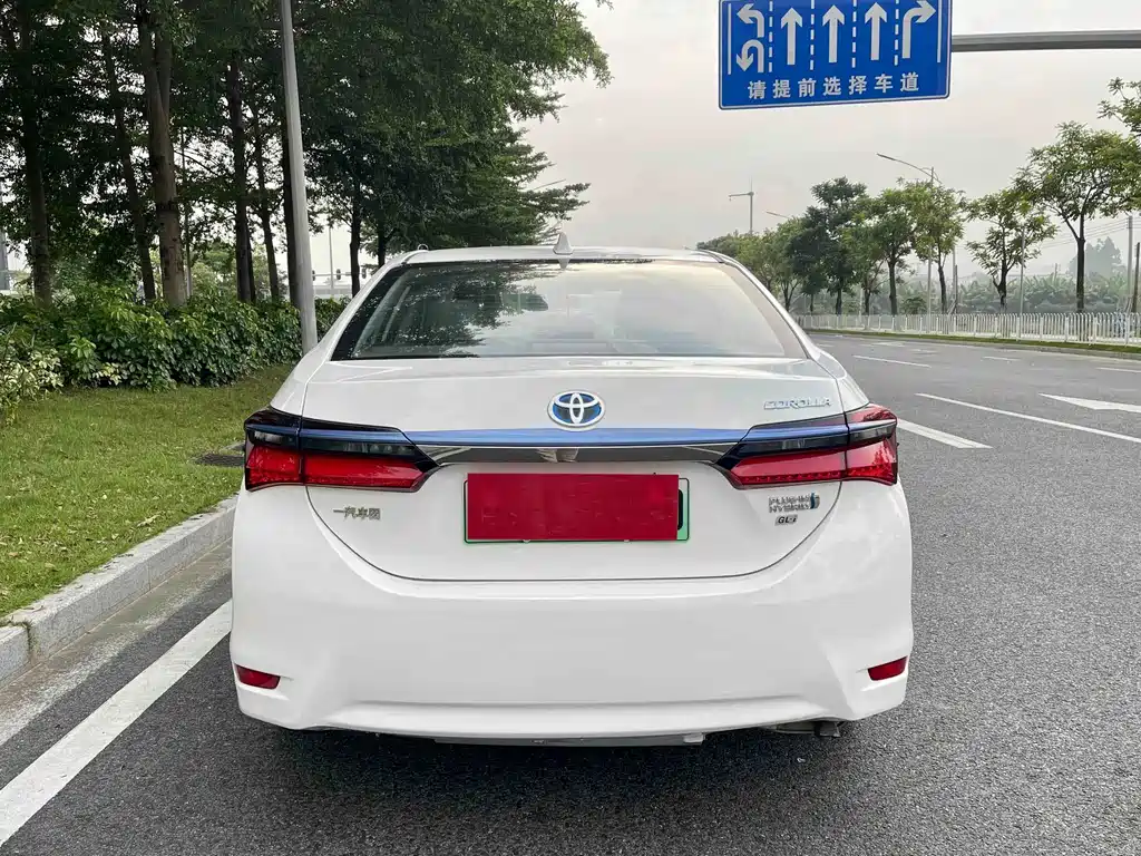 Toyota Corolla Hybrid — фото 7
