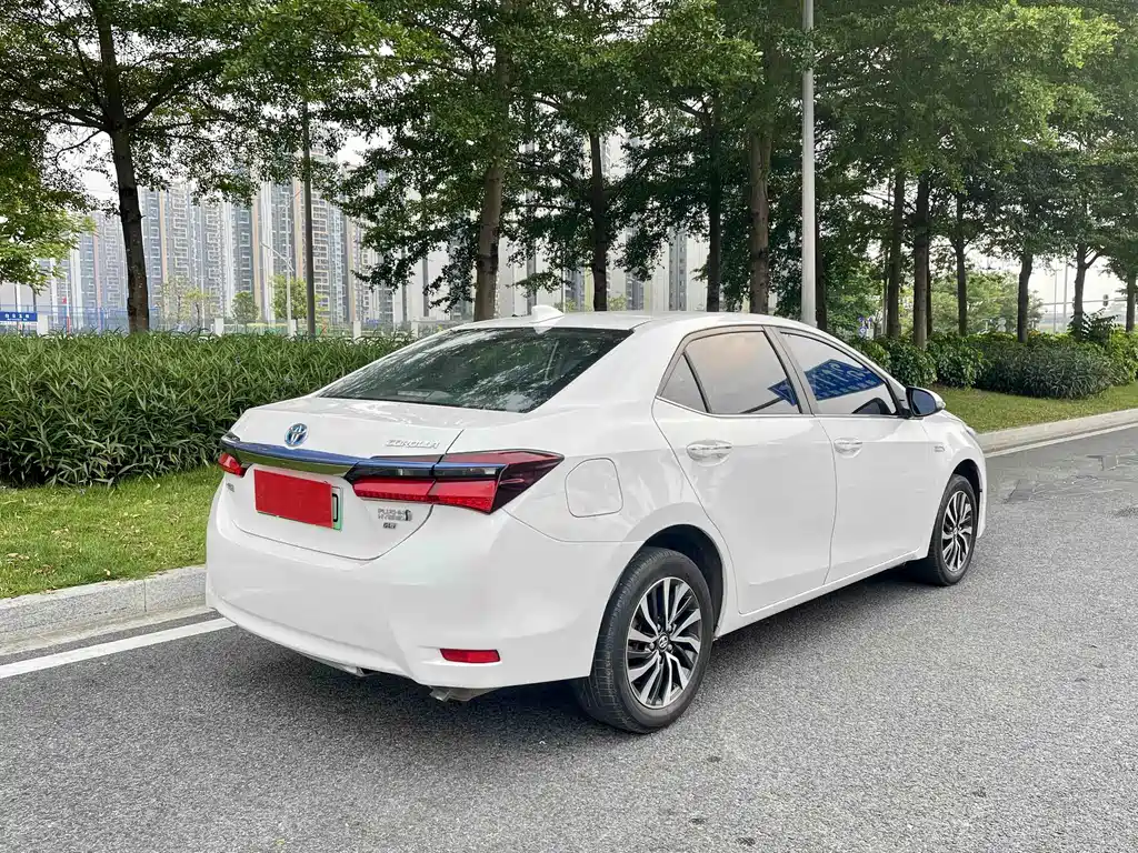 Toyota Corolla Hybrid — фото 8