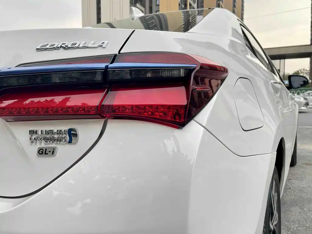 Toyota Corolla Hybrid — фото 9