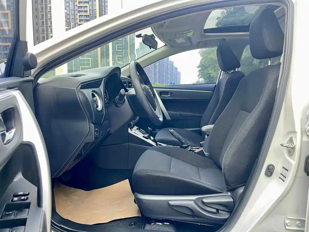 Toyota Corolla Hybrid — фото 10