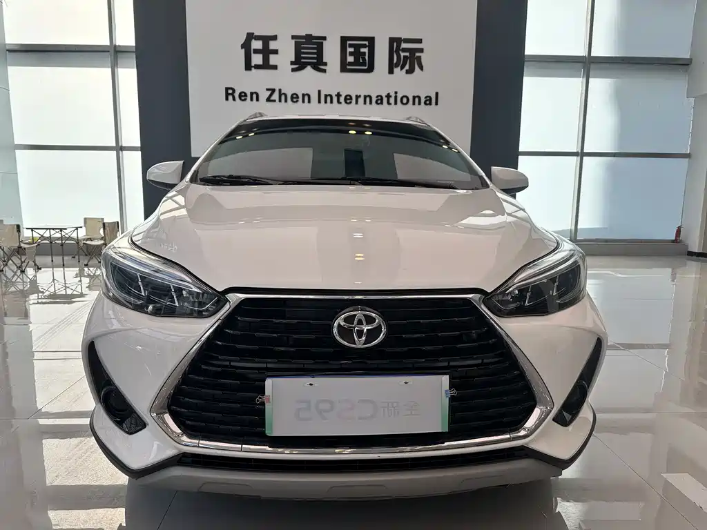 Toyota Yaris L — фото 2