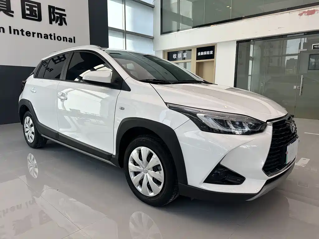 Toyota Yaris L — фото 3