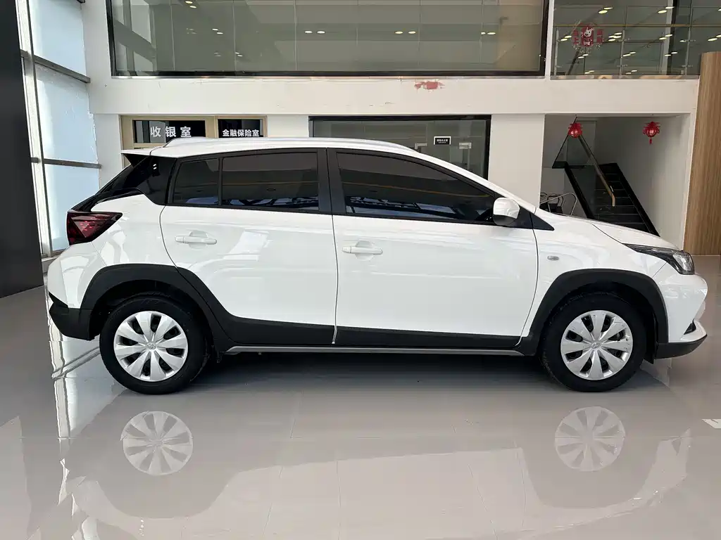 Toyota Yaris L — фото 6
