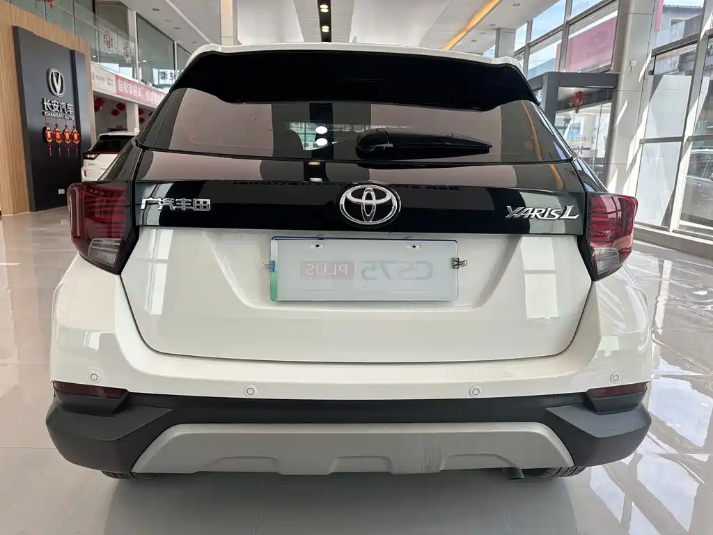 Toyota Yaris L — фото 8