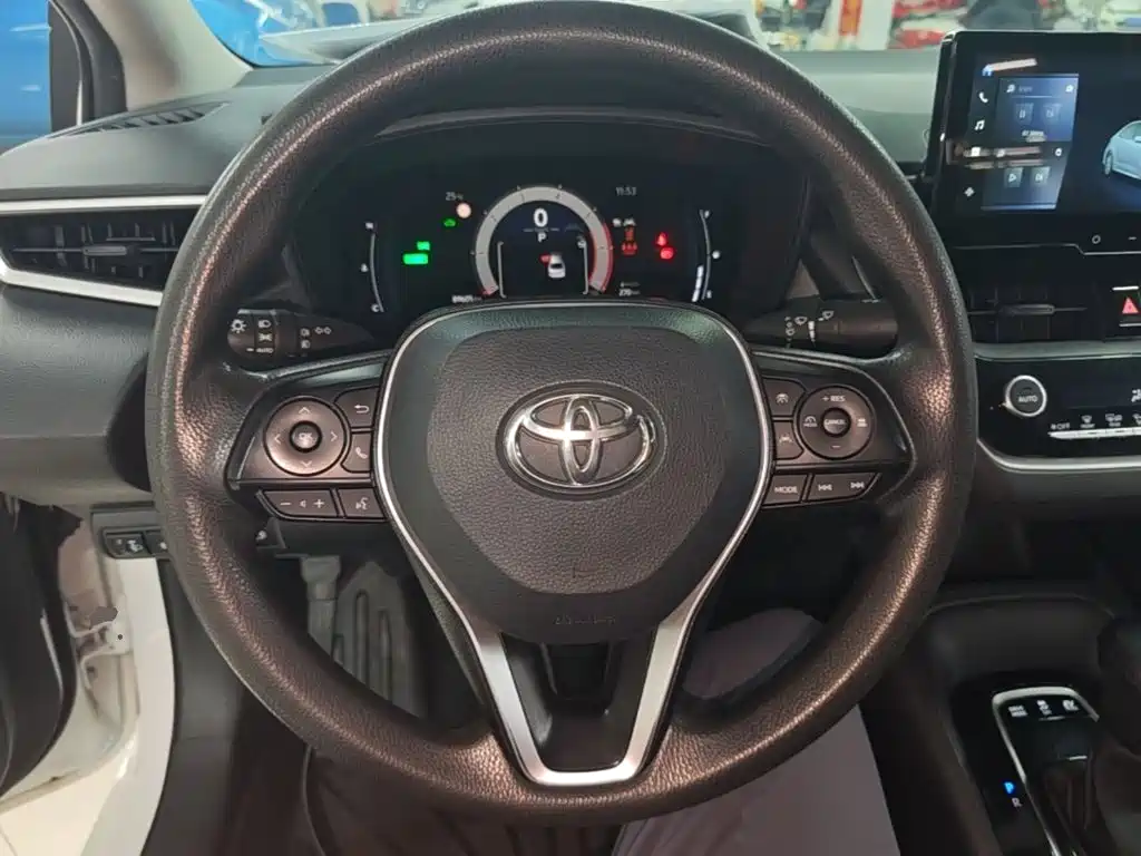 Toyota Corolla — фото 11