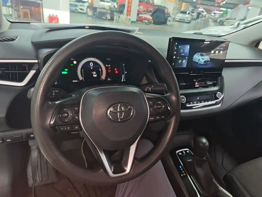 Toyota Corolla — фото 10