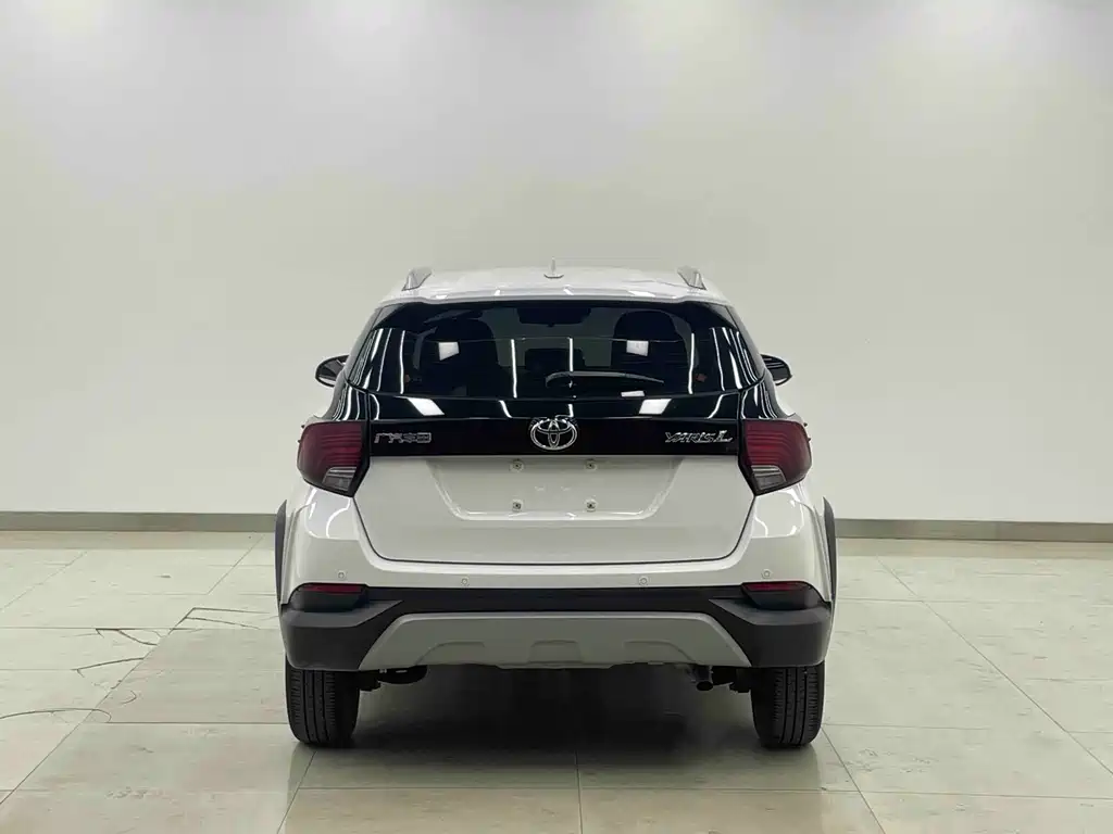 Toyota Yaris L — фото 9