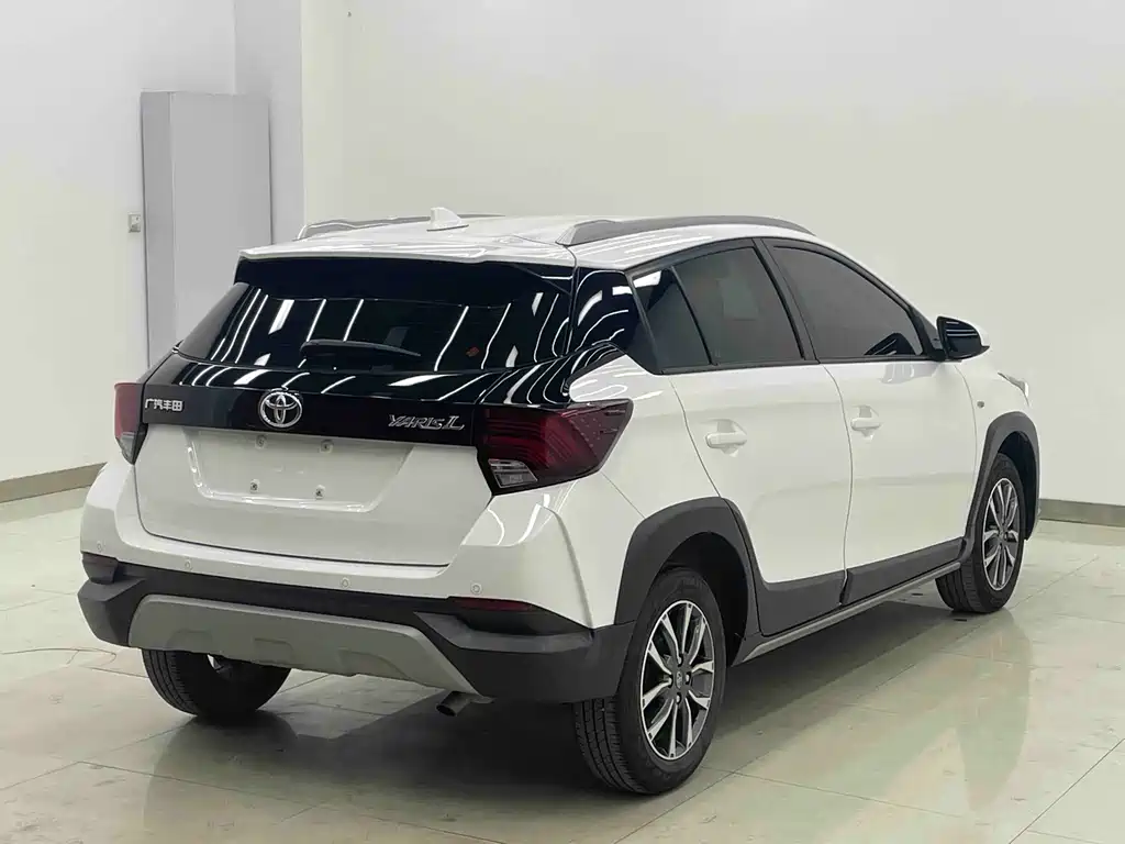 Toyota Yaris L — фото 10