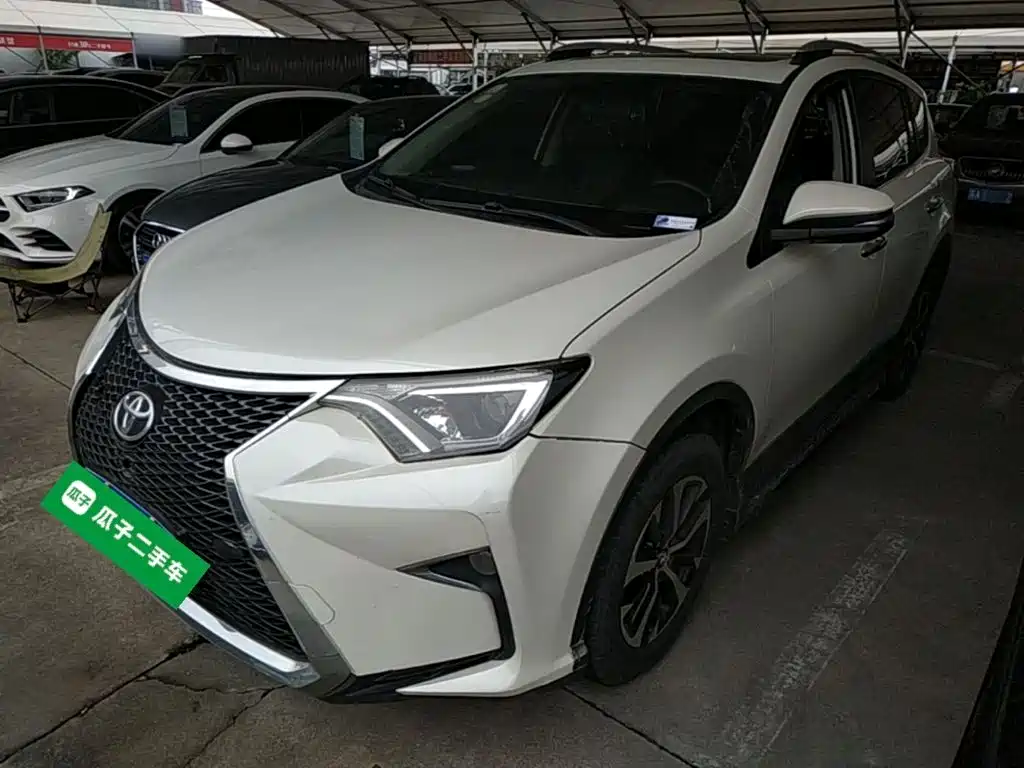 Toyota RAV4 — фото 2