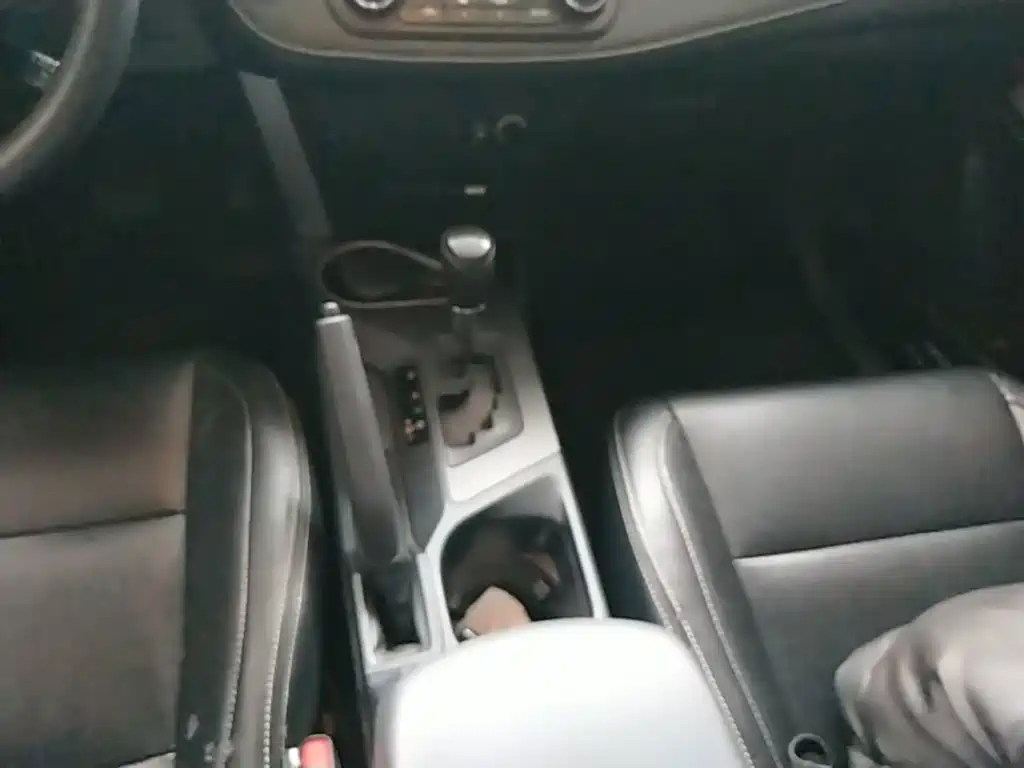 Toyota RAV4 — фото 14