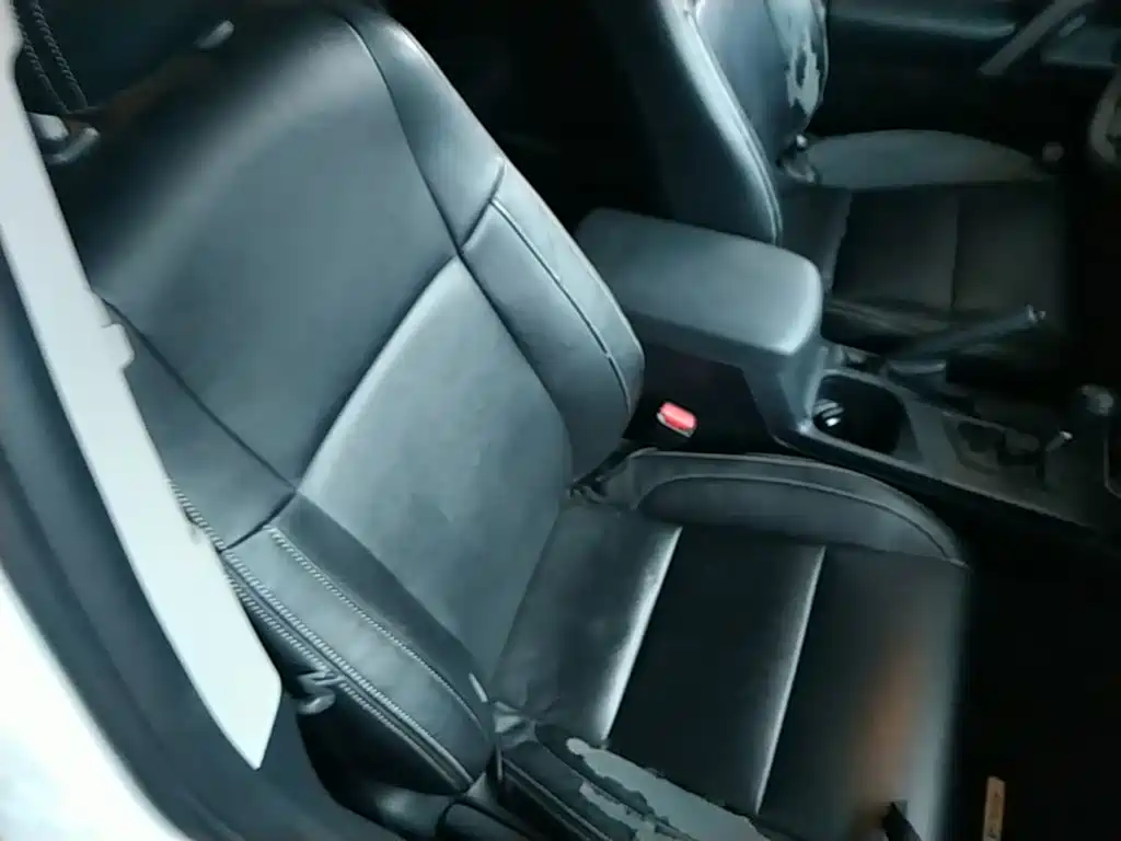 Toyota RAV4 — фото 25