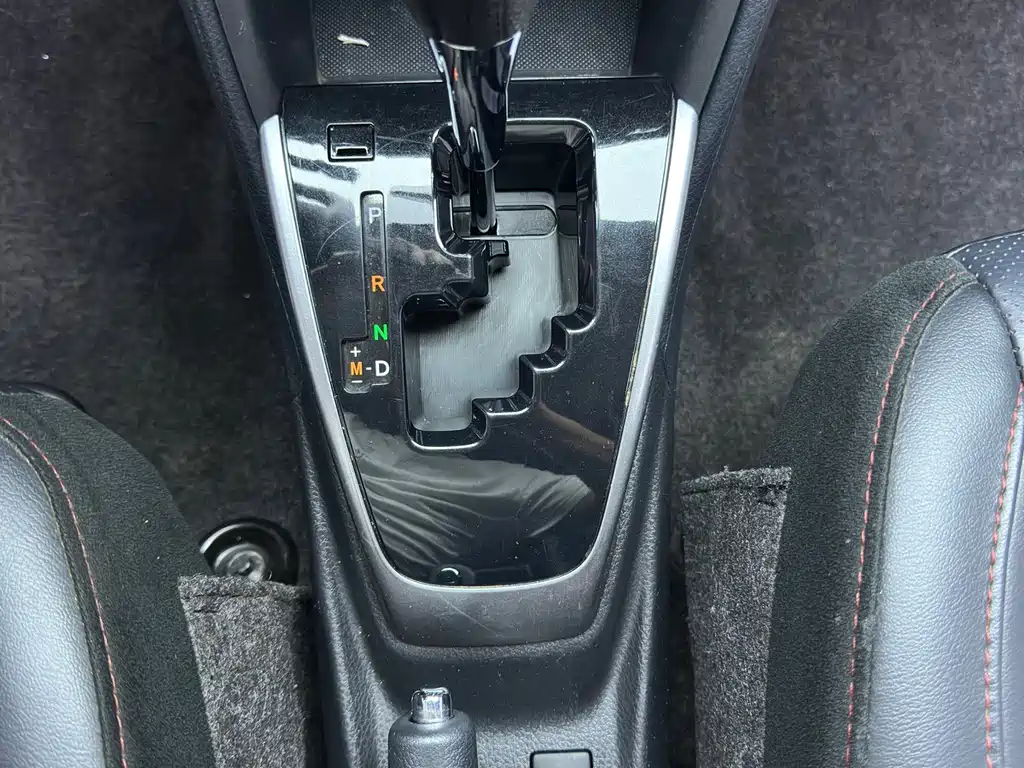 Toyota Yaris L — фото 14