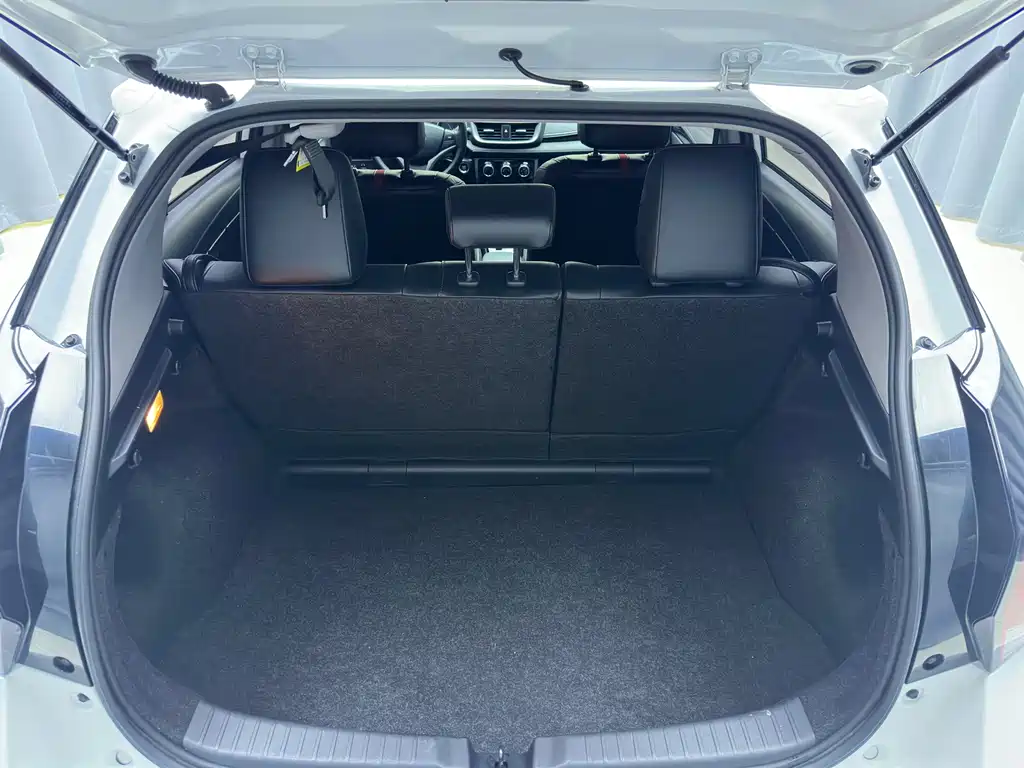 Toyota Yaris L — фото 20