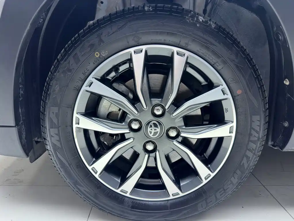 Toyota Yaris L — фото 22