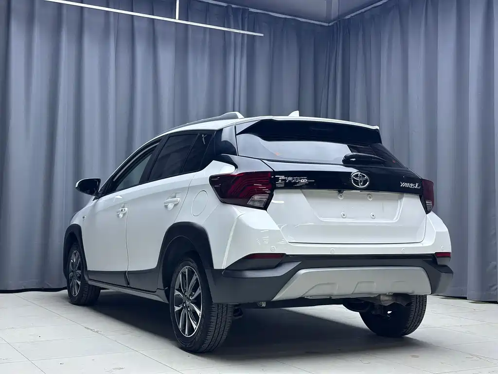 Toyota Yaris L — фото 6