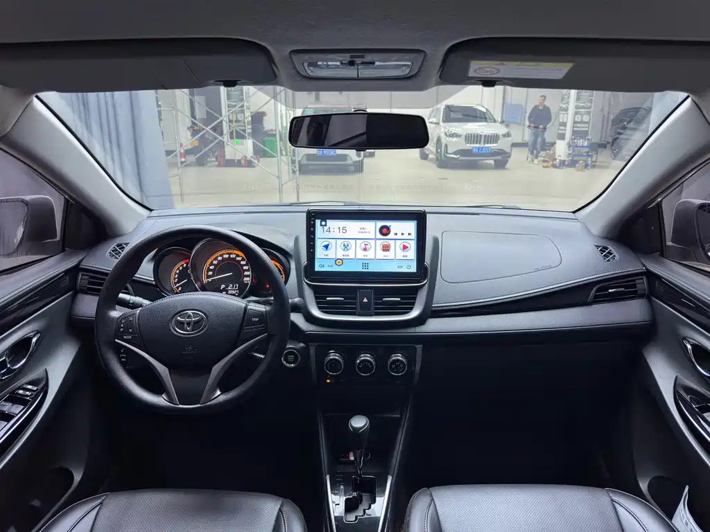 Toyota Yaris L — фото 8