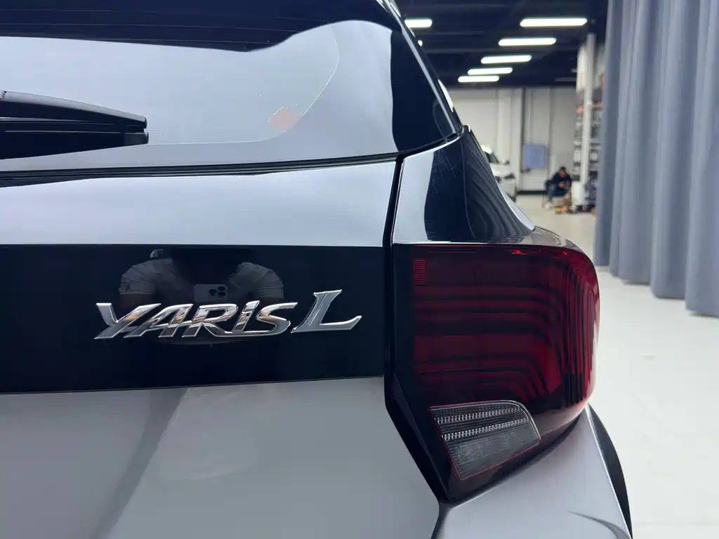 Toyota Yaris L — фото 9