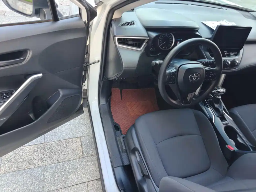 Toyota Corolla Cross — фото 10