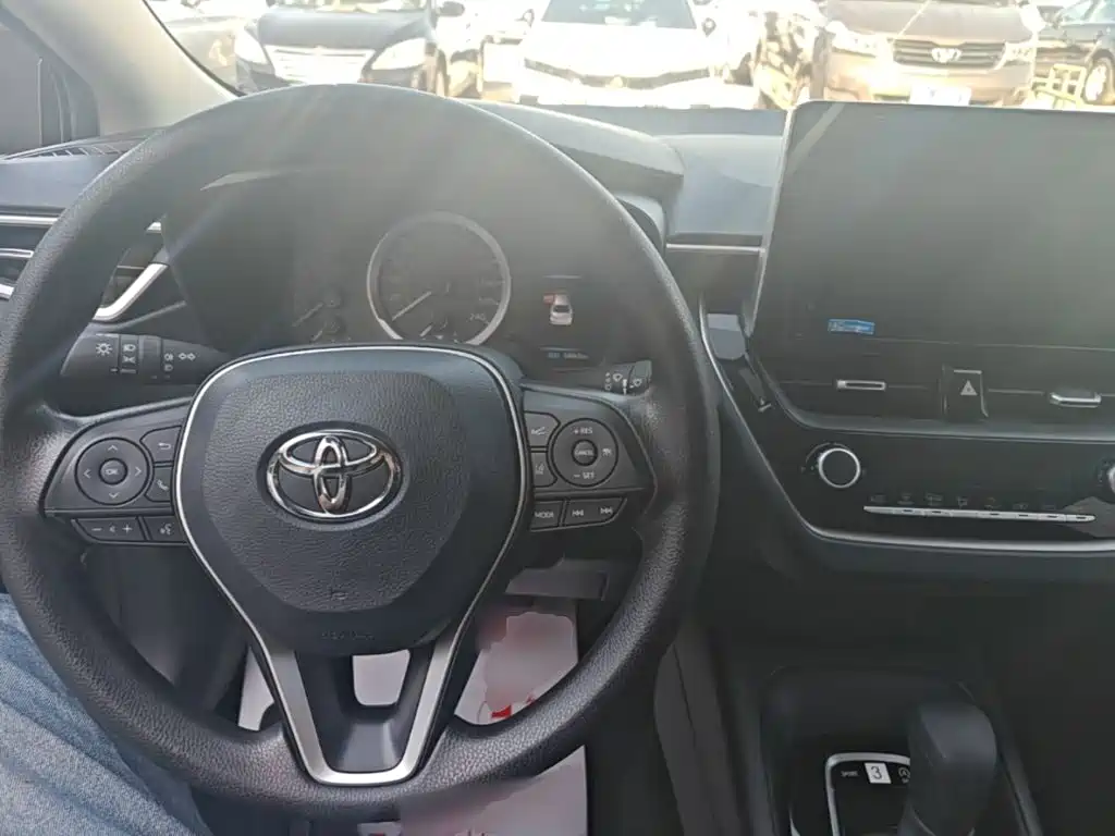 Toyota Corolla — фото 10