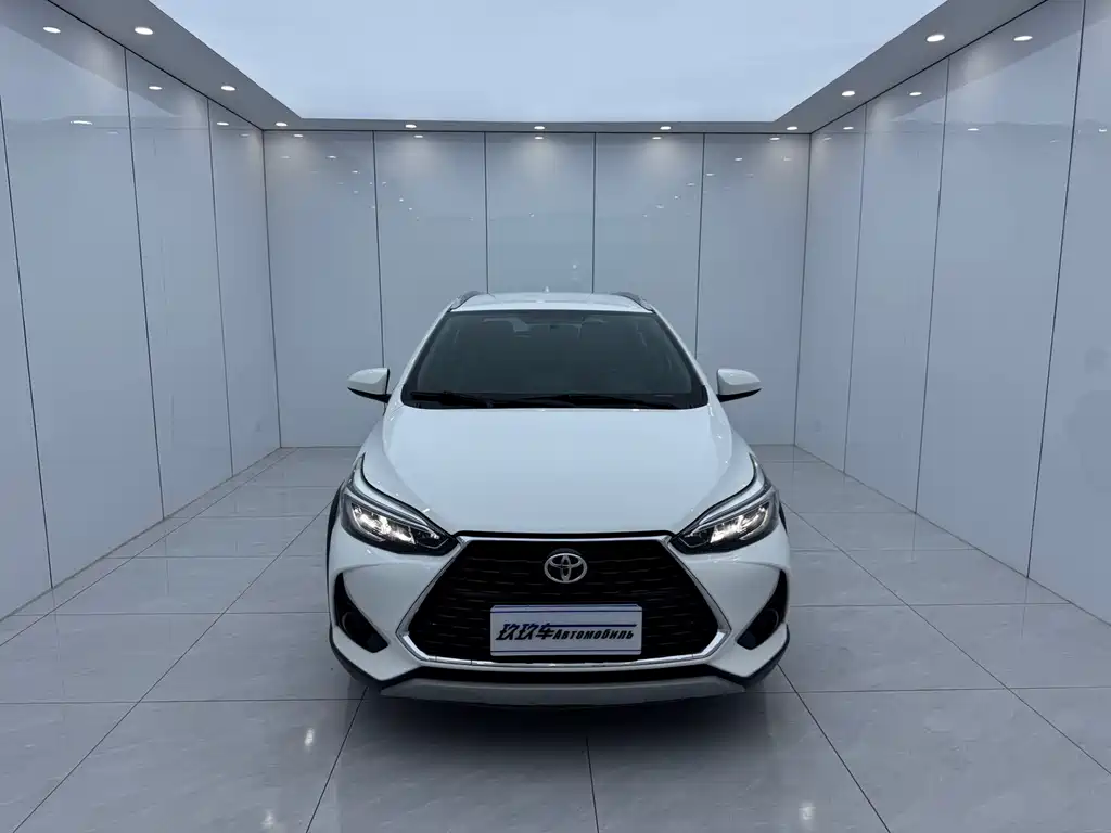 Toyota Yaris L — фото 2