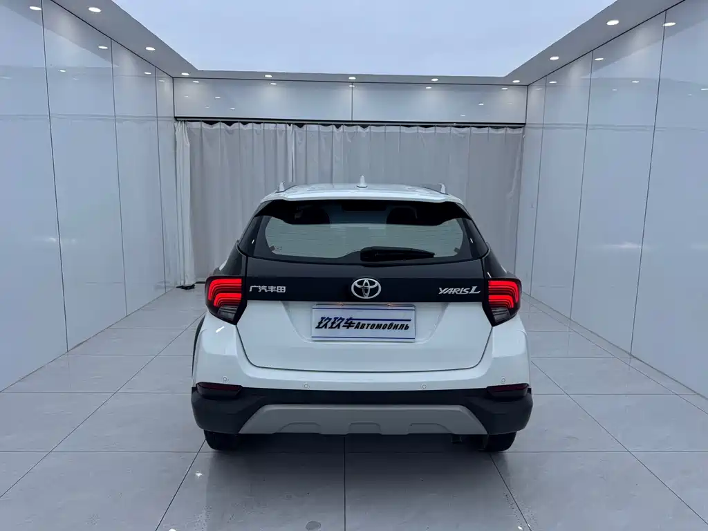 Toyota Yaris L — фото 5