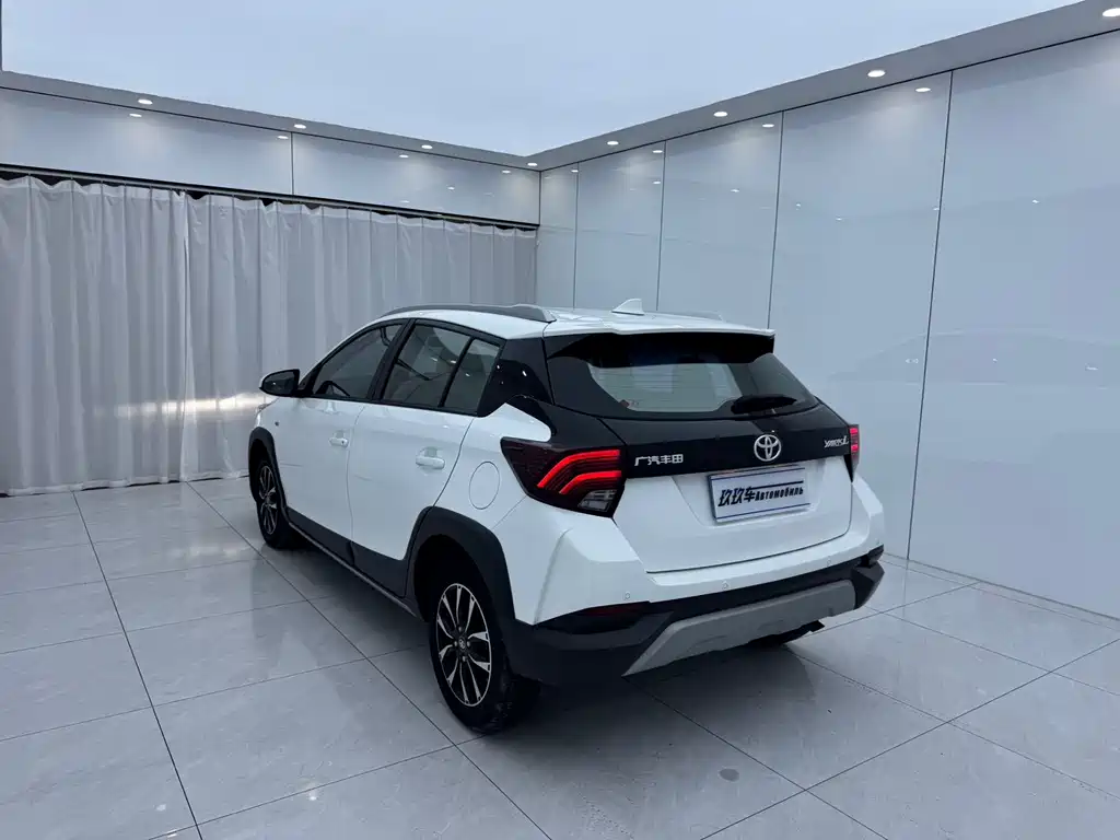 Toyota Yaris L — фото 6