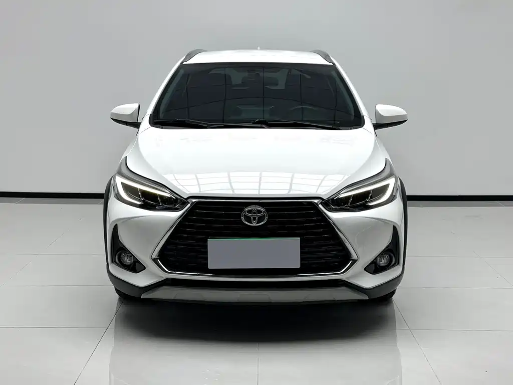 Toyota Yaris L — фото 2