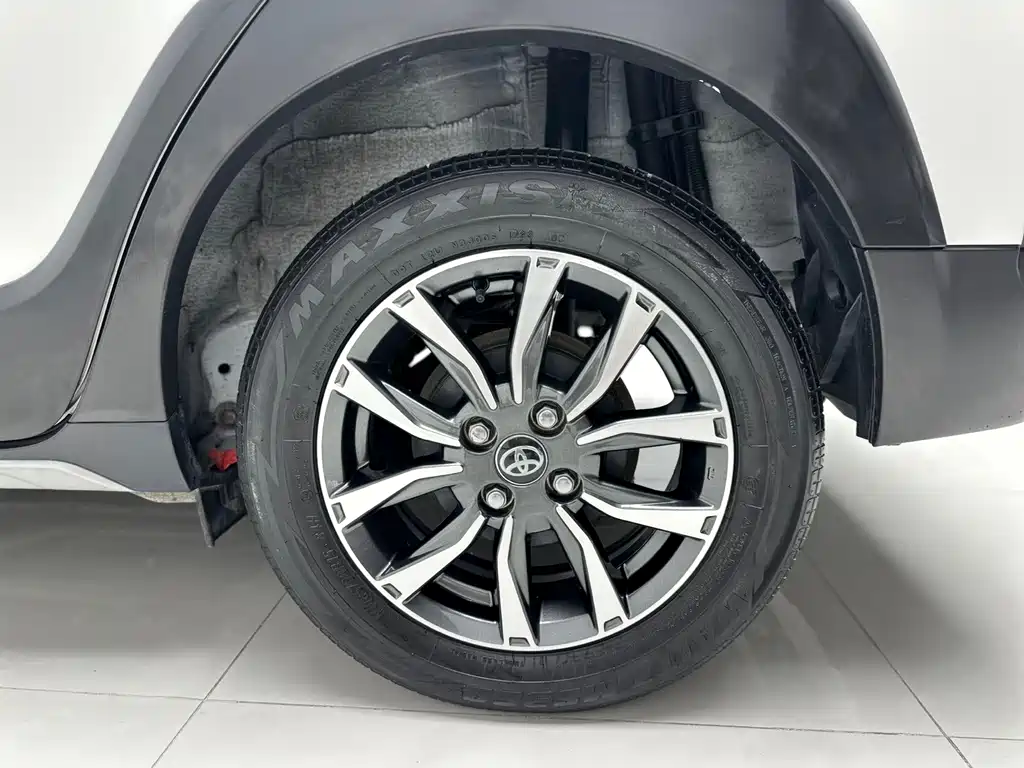 Toyota Yaris L — фото 14
