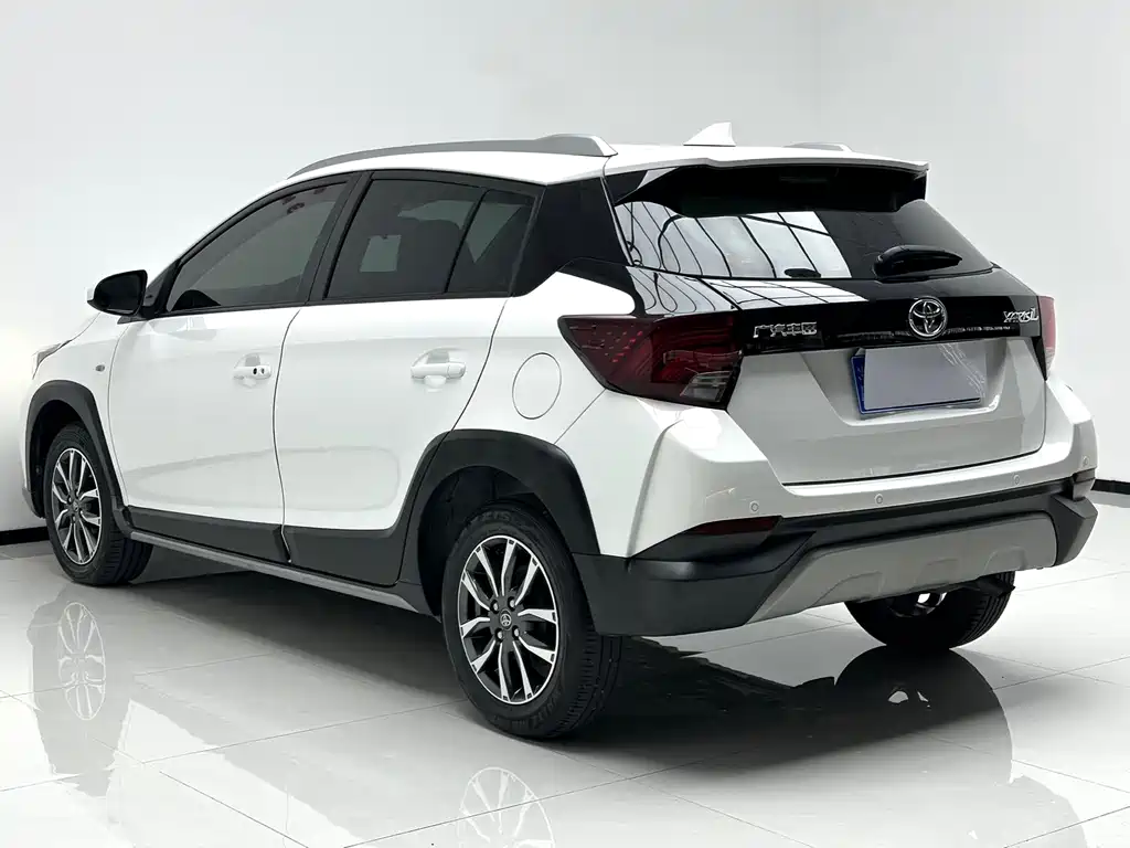Toyota Yaris L — фото 4