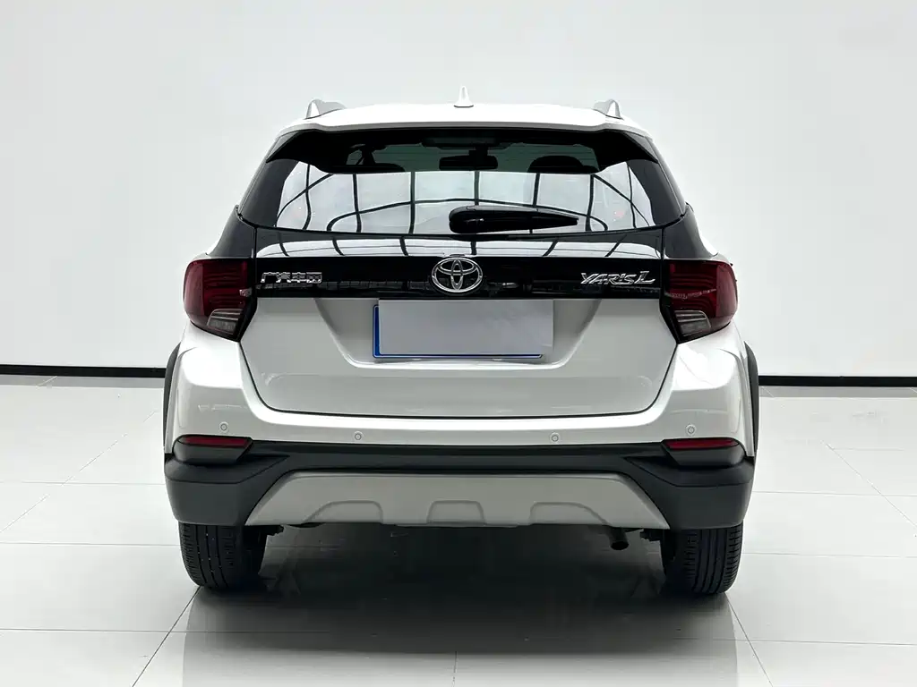 Toyota Yaris L — фото 5