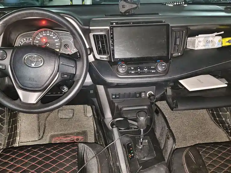 Toyota RAV4 — фото 5