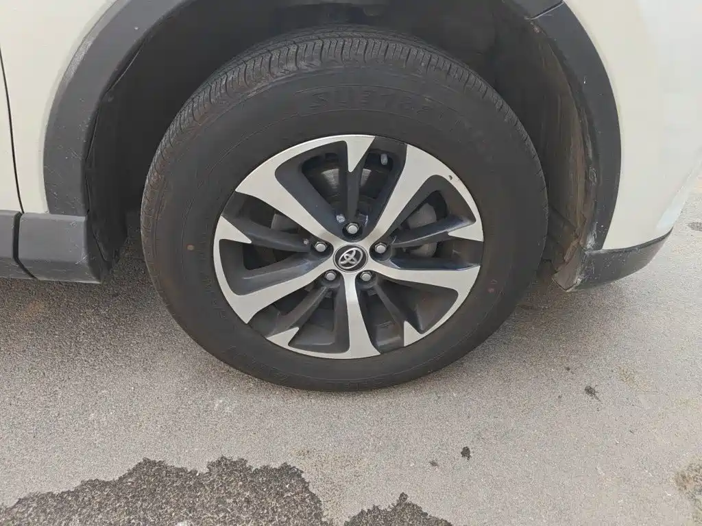 Toyota RAV4 — фото 24