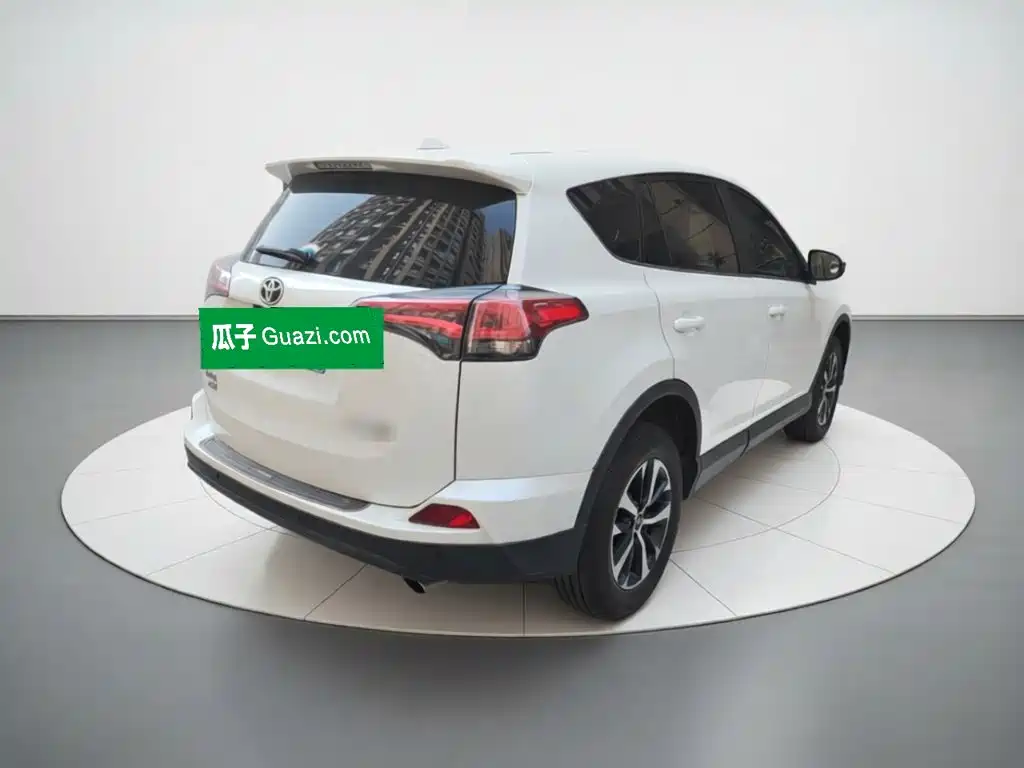 Toyota RAV4 — фото 4