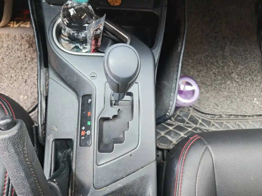Toyota RAV4 — фото 10