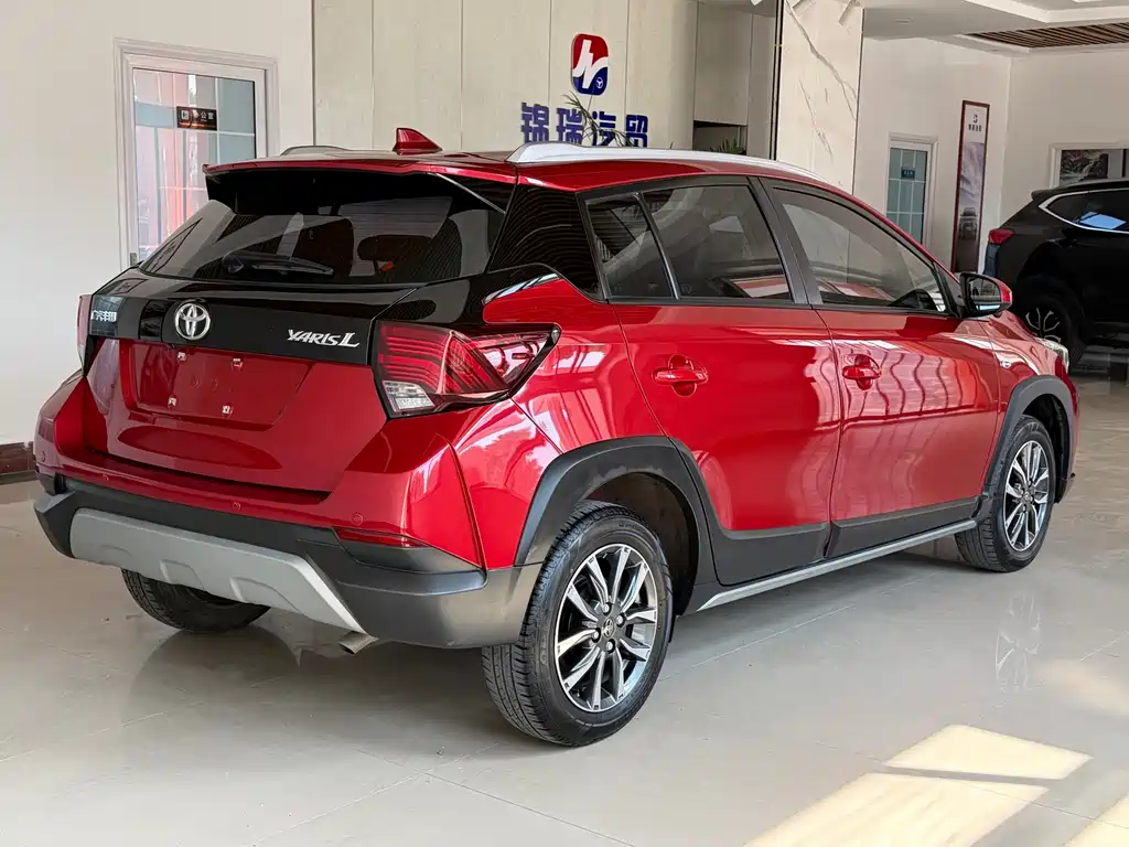 Toyota Yaris L — фото 4