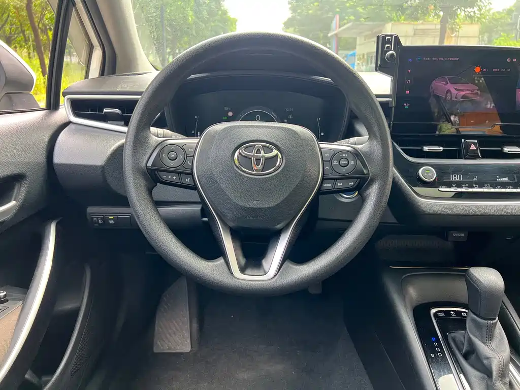 Toyota Corolla — фото 4
