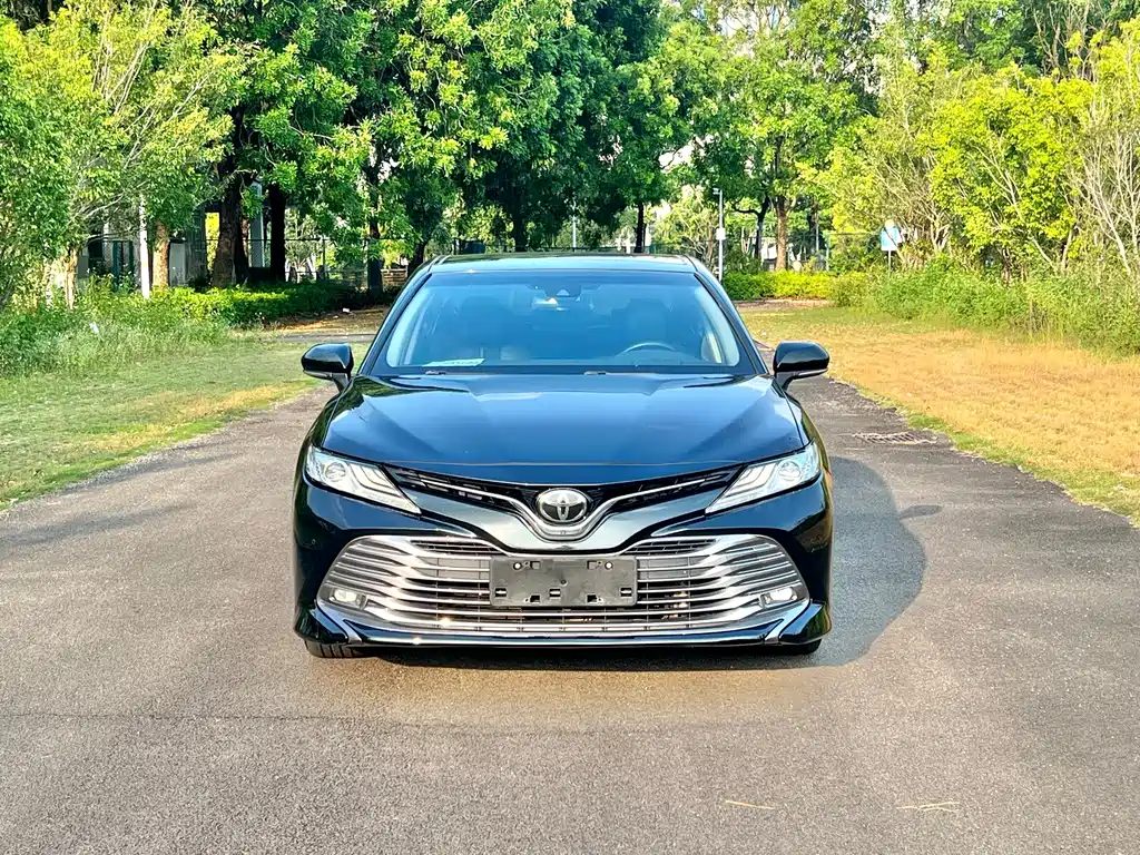 Toyota Camry — фото 2