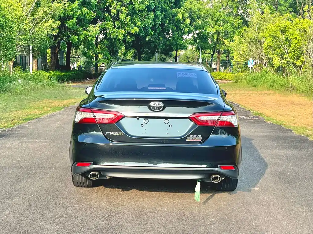 Toyota Camry — фото 11