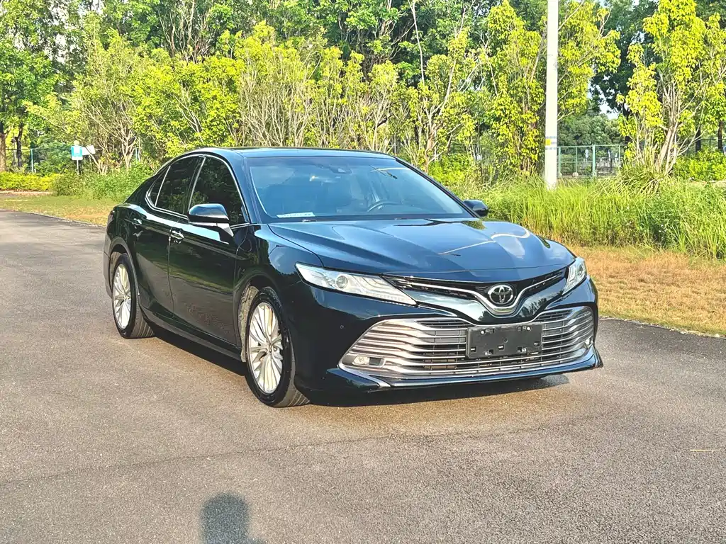 Toyota Camry — фото 3