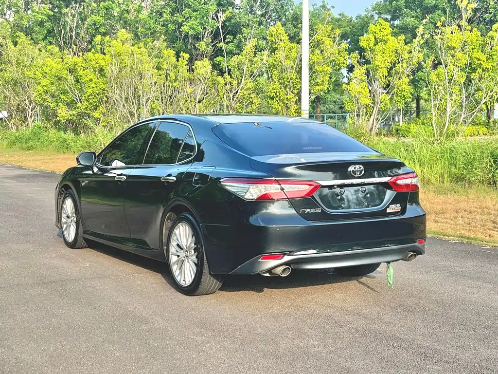 Toyota Camry — фото 10