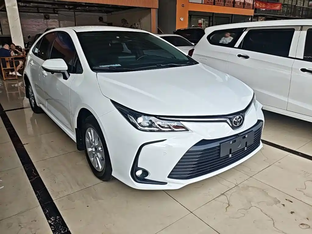 Toyota Corolla — фото 4