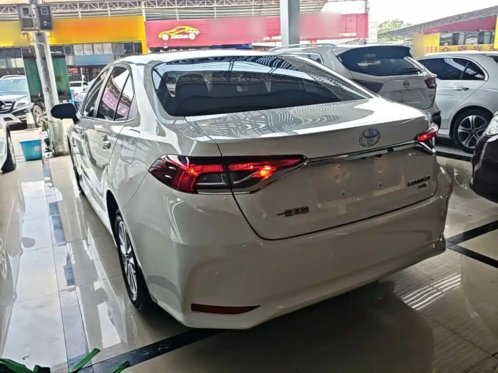 Toyota Corolla — фото 5