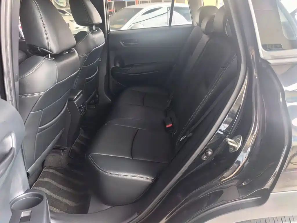 Toyota Corolla Cross — фото 13