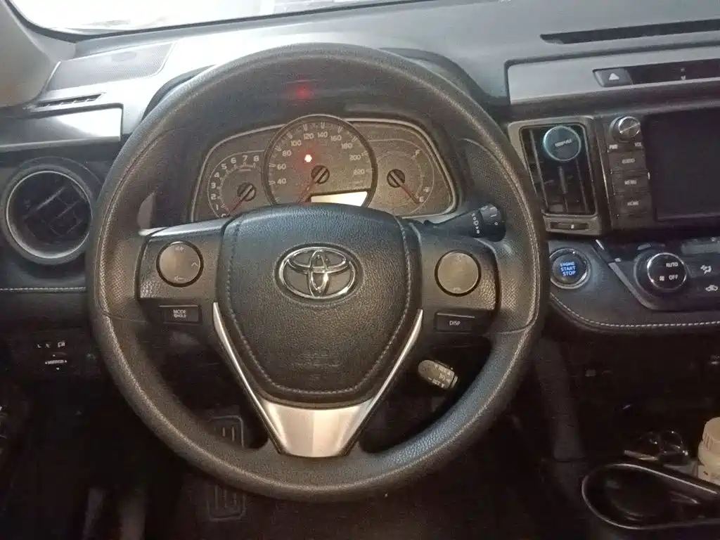 Toyota RAV4 — фото 3