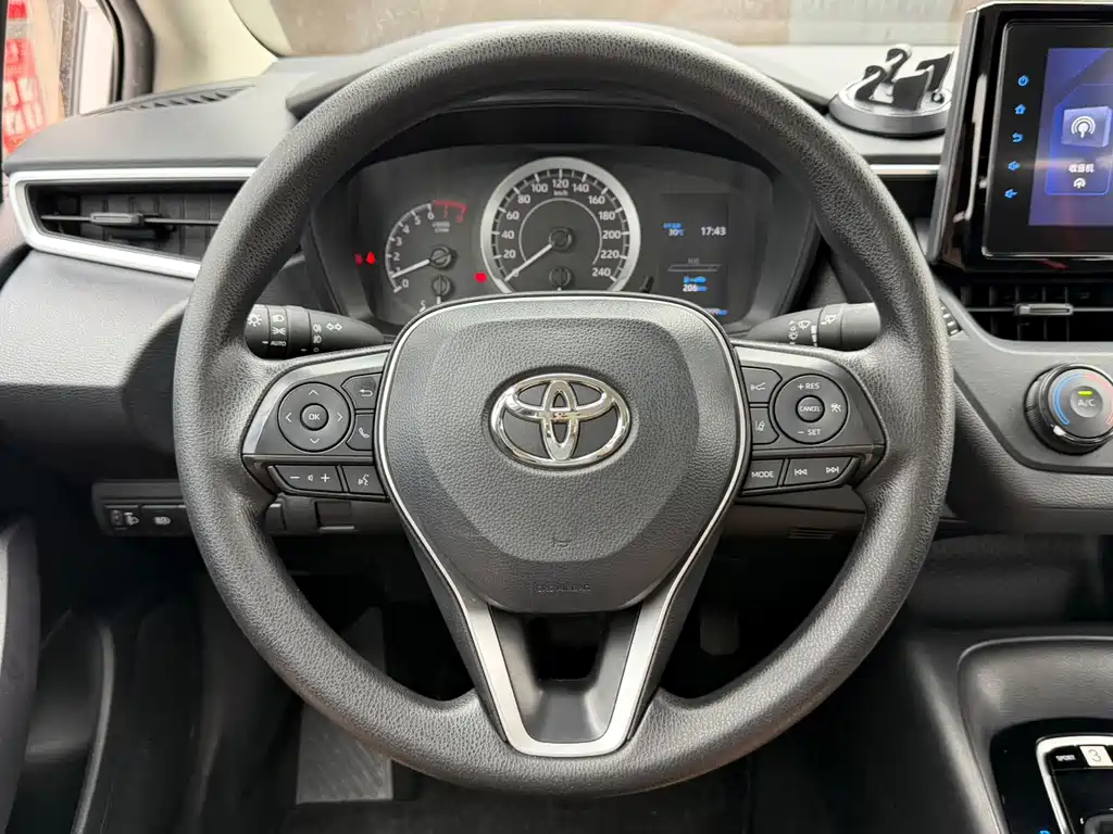 Toyota Corolla — фото 7