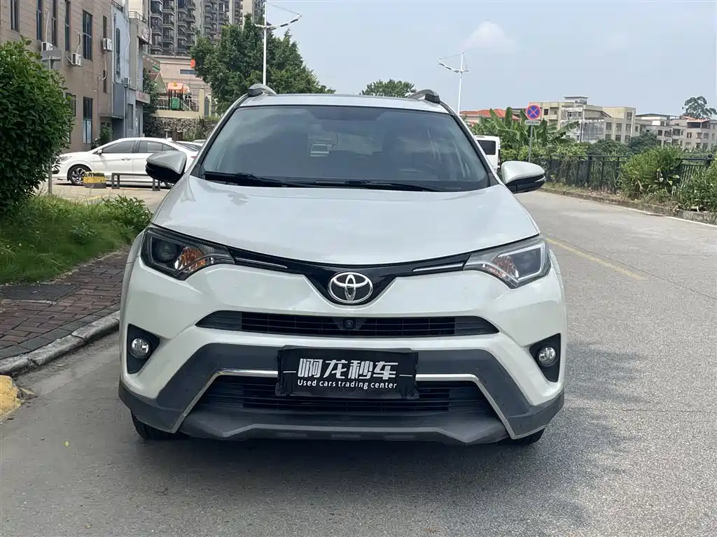 Toyota RAV4 — фото 2